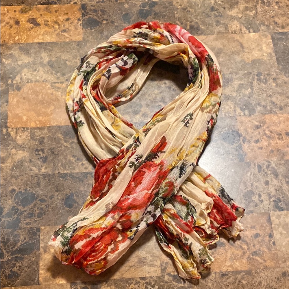 🌹Floral Scarf in Red and Cream
